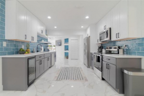 Beautiful Luxury Open Concept 5 Bedroom 3 Bathroom Modern Home, West Palm Beach